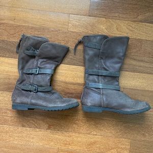 Brash, brown boots with zipper in back